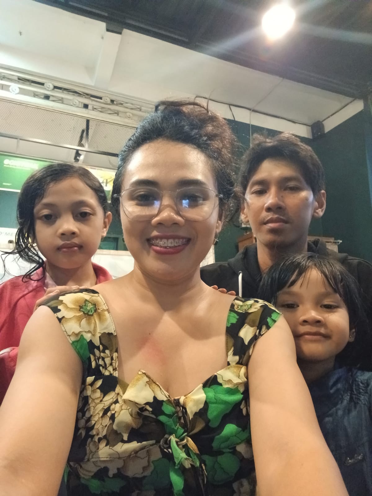 Nanik, Putra and their children
